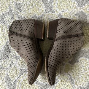 Lucky Brand Taupe Perforated Booties side Zip 8.5
